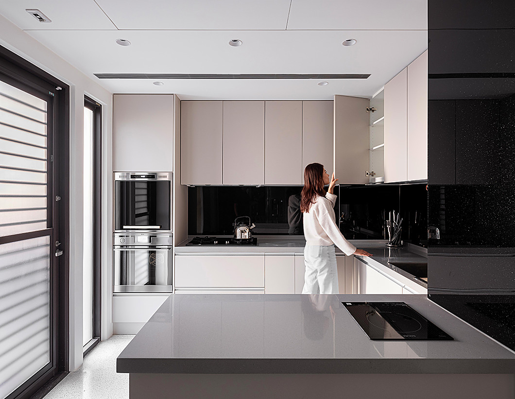 Custom modern kitchen cabinetry