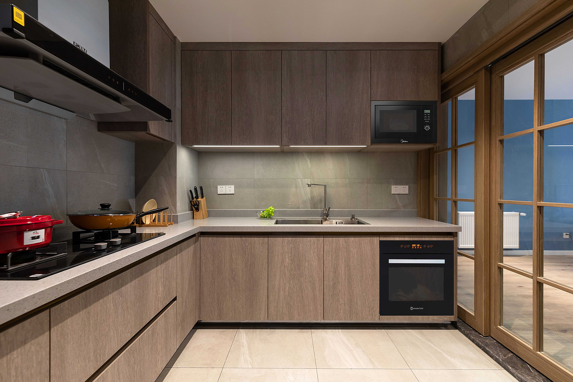 Wood finish custom kitchen cabinets