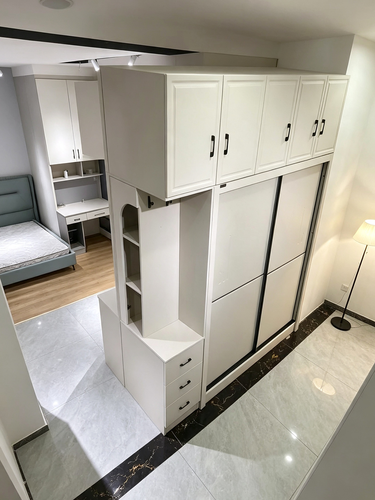 K503 integrated sliding wardrobe with entry storage