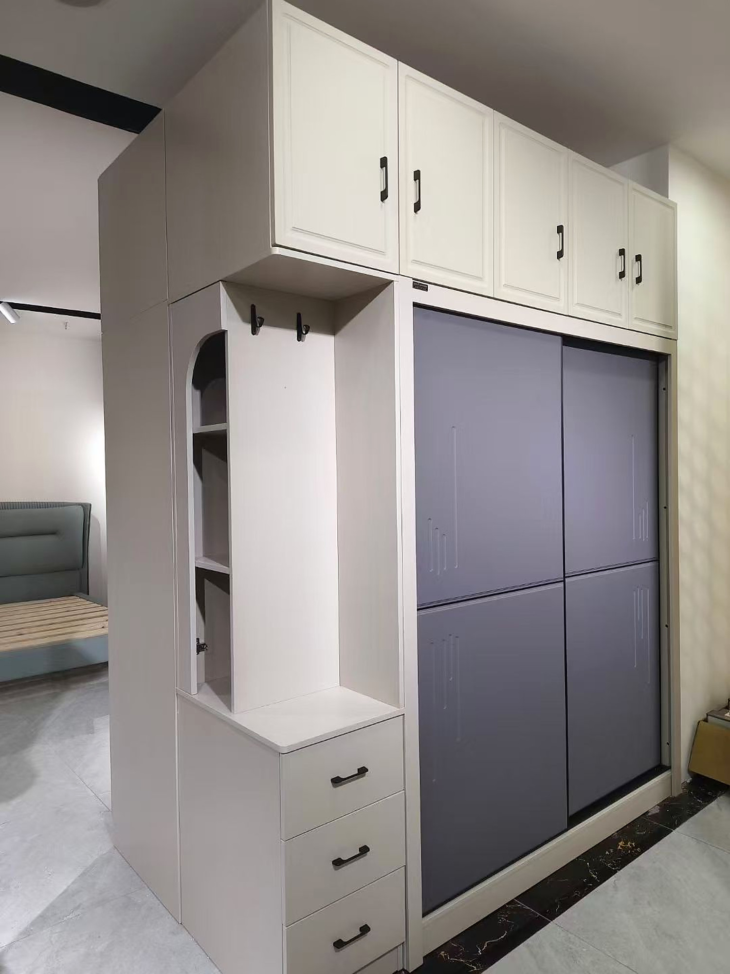 K503 sliding wardrobe installation view